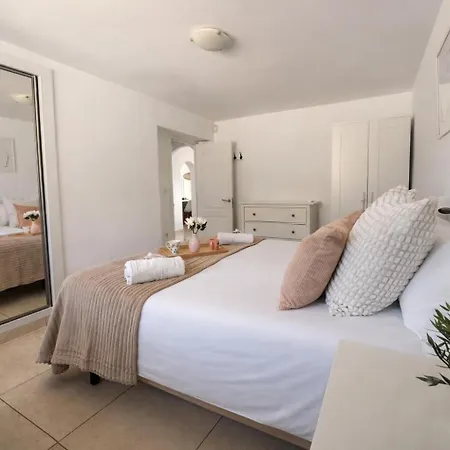 Family Pool Sea Views & Walk To Villa