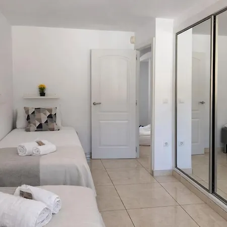 Family Pool Sea Views & Walk To