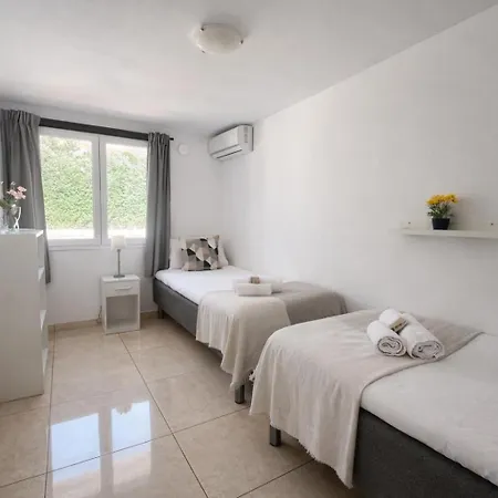 Villa Family Pool Sea Views & Walk To