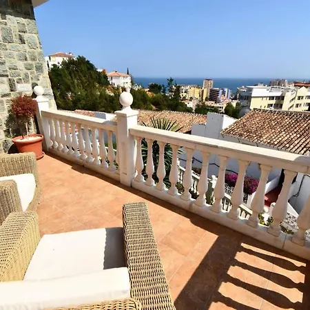 Family Pool Sea Views & Walk To Villa
