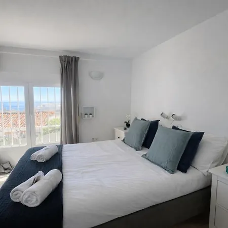 Family Pool Sea Views & Walk To Villa Fuengirola