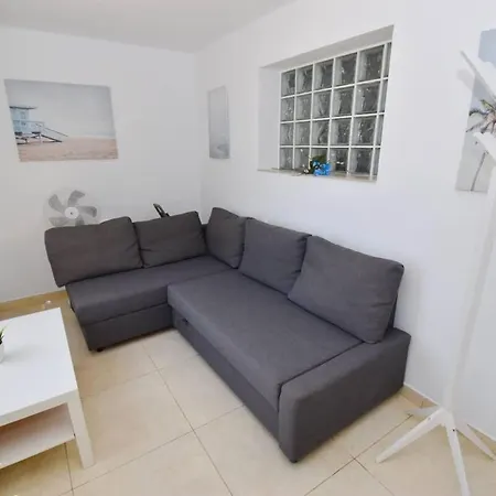 Family Pool Sea Views & Walk To Villa