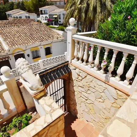 Family Pool Sea Views & Walk To Villa *